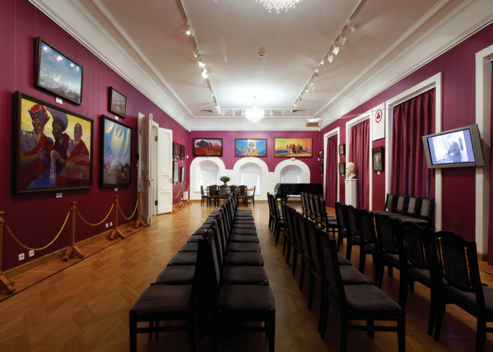 Svetoslav Roerich Hall before the capture of the Museum